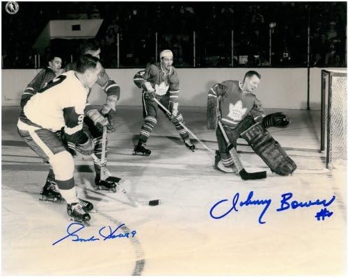 Gordie Howe ve Johnny Bower İmzalı 8x10 Fotoğraf 2-Siyah Beyaz Aksiyon